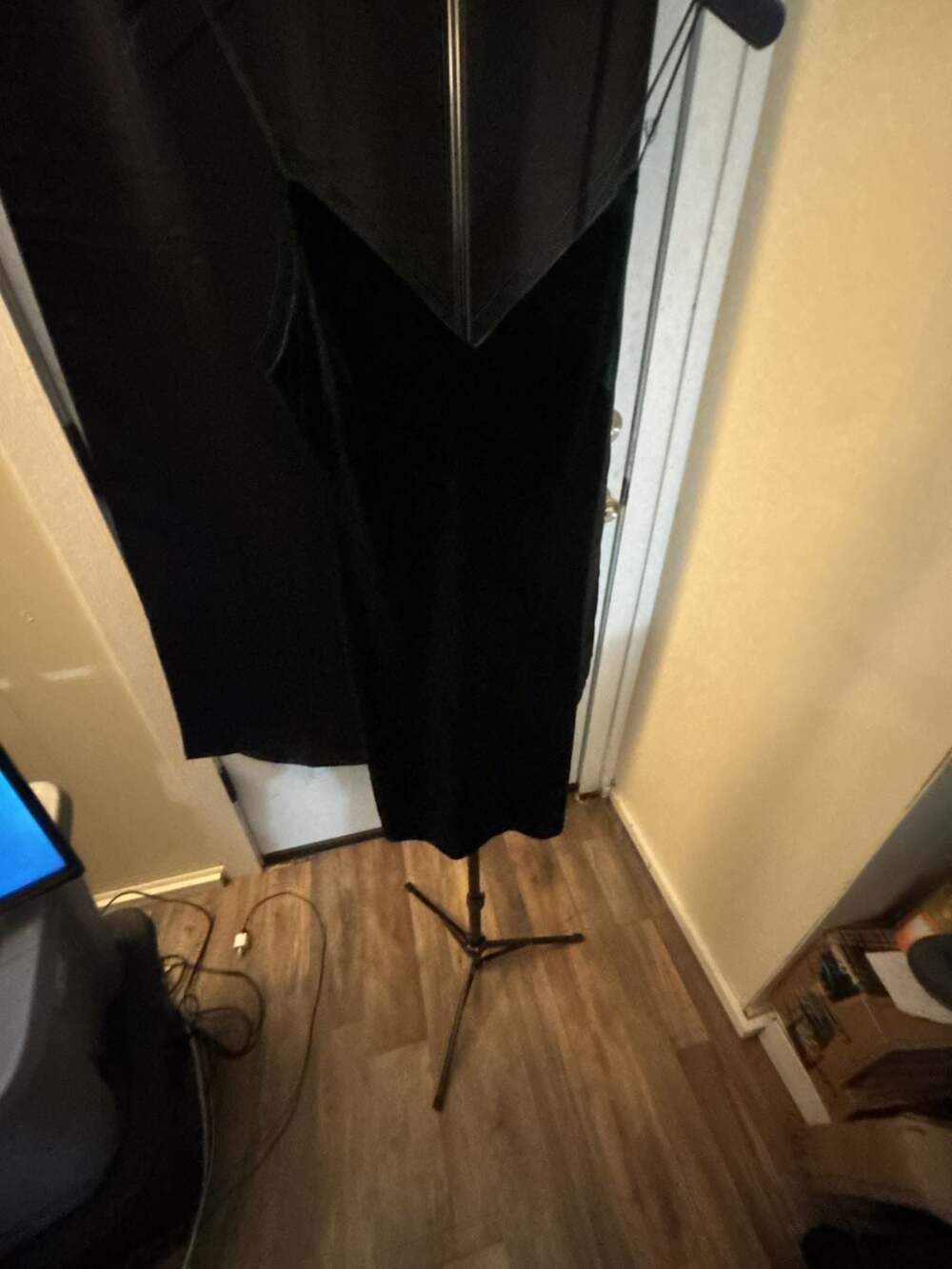 B. Smart Green Velvet V-Neck Maxi Dress Size M